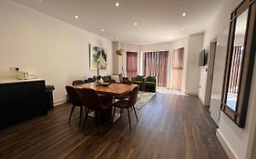 Star London Finchley Road 3-Bed Escape With Garden